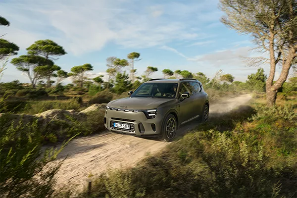 smart #5 driving off road